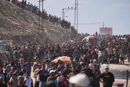 Le long de la route côtière, dans le centre de la bande de Gaza, le 10 octobre 2025.