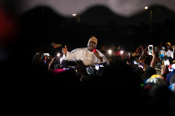 Issa Tchiroma Bakary, candidat à l’élection présidentielle au Cameroun, lors d’un meeting à Douala, le 5 octobre 2025.