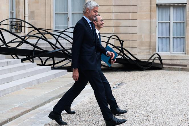 Laurent Wauquiez et Bruno Retailleau, après leur entrevue avec Emmanuel Macron, à l’Elysée, le 10 octobre 2025.