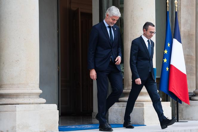 Laurent Wauquiez et Bruno Retailleau, du parti Les Républicains, sortent de leur rencontre avec le président de la République, Emmnauel Macron, à l’Elysée, à Paris, le 10 octobre 2025.