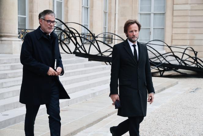 Olivier Faure, premier secrétaire du Parti socialiste, et Boris Vallaud, chef de groupe des députés socialistes, quittent l’Elysée, à Paris, le 10 octobre 2025.