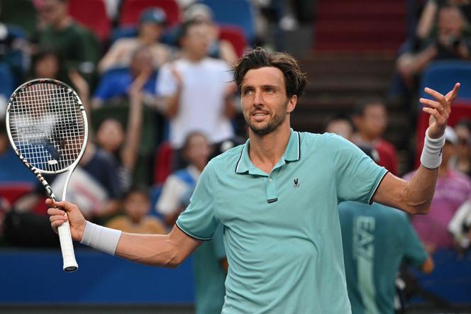 Arthur Rinderknech, après sa victoire face au Canadien Felix Auger-Aliassime, à Shanghaï (Chine), le 10 octobre 2025.