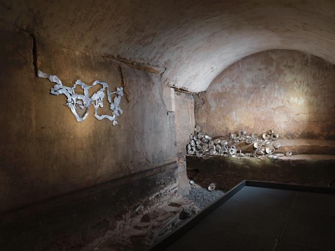 Vue de l’installation « Where the River Burns », de Juliette Minchin, le hammam Zeyrek Çinili, à Istanbul, en septembre 2025.