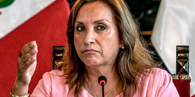 La présidente du Pérou, Dina Boluarte, destituée par le Parlement