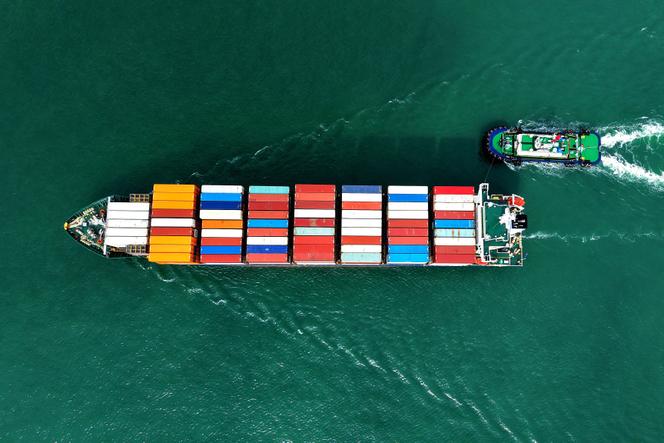 Un porte-conteneurs dans le port de Qingdao (Chine), le 9 octobre 2025.