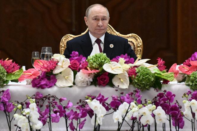 Photo diffusée par l’agence d’Etat russe Sputnik, du président russe, Vladimir Poutine, assistant à une réunion du Conseil des chefs d’Etat de la Communauté des Etats indépendants (CEI), à Douchanbé, le 10 octobre 2025.