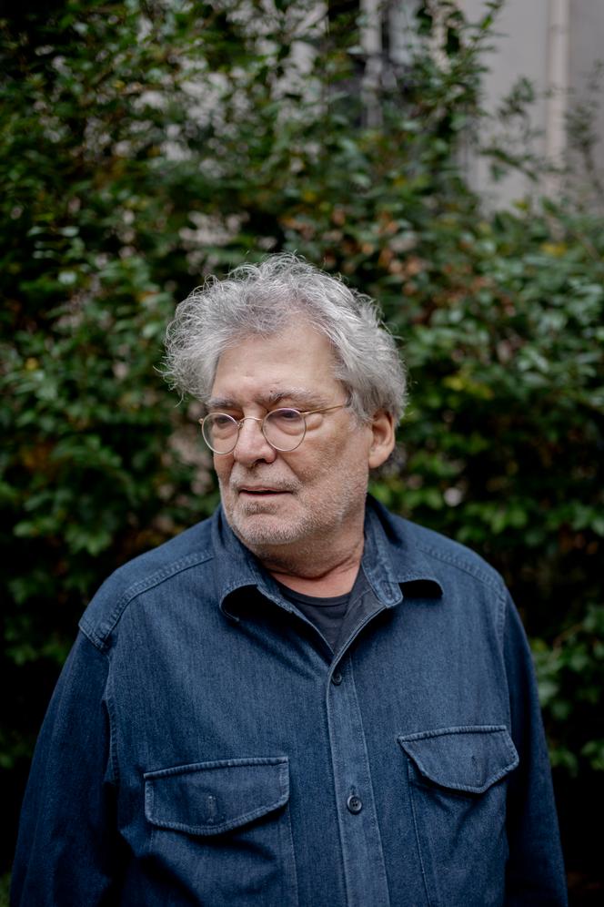 Ofer Bronchtein chez lui, à Paris, le 10 octobre 2025.