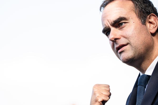 Le premier ministre, Sébastien Lecornu, lors d’un déplacement au commissariat de L’Haÿ-Les-Roses (Val-de-Marne), le 11 octobre 2025.