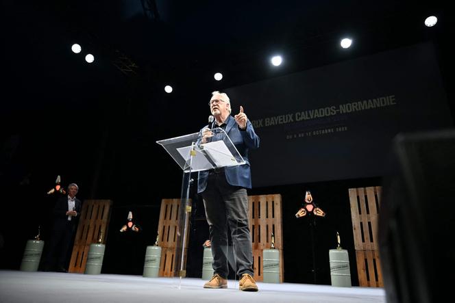 Le journaliste américain Jon Lee Anderson, président du jury, prononce un discours lors de la cérémonie de remise des prix de l’édition 2025 du prix Bayeux Calvados-Normandie des correspondants de guerre, à Bayeux, (Calvados), le 11 octobre 2025. 