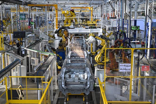 Une chaîne de production de la Citroën C5 Aircross,sur le site de Stellantis Rennes-La Janais, le 3 juillet 2025. 