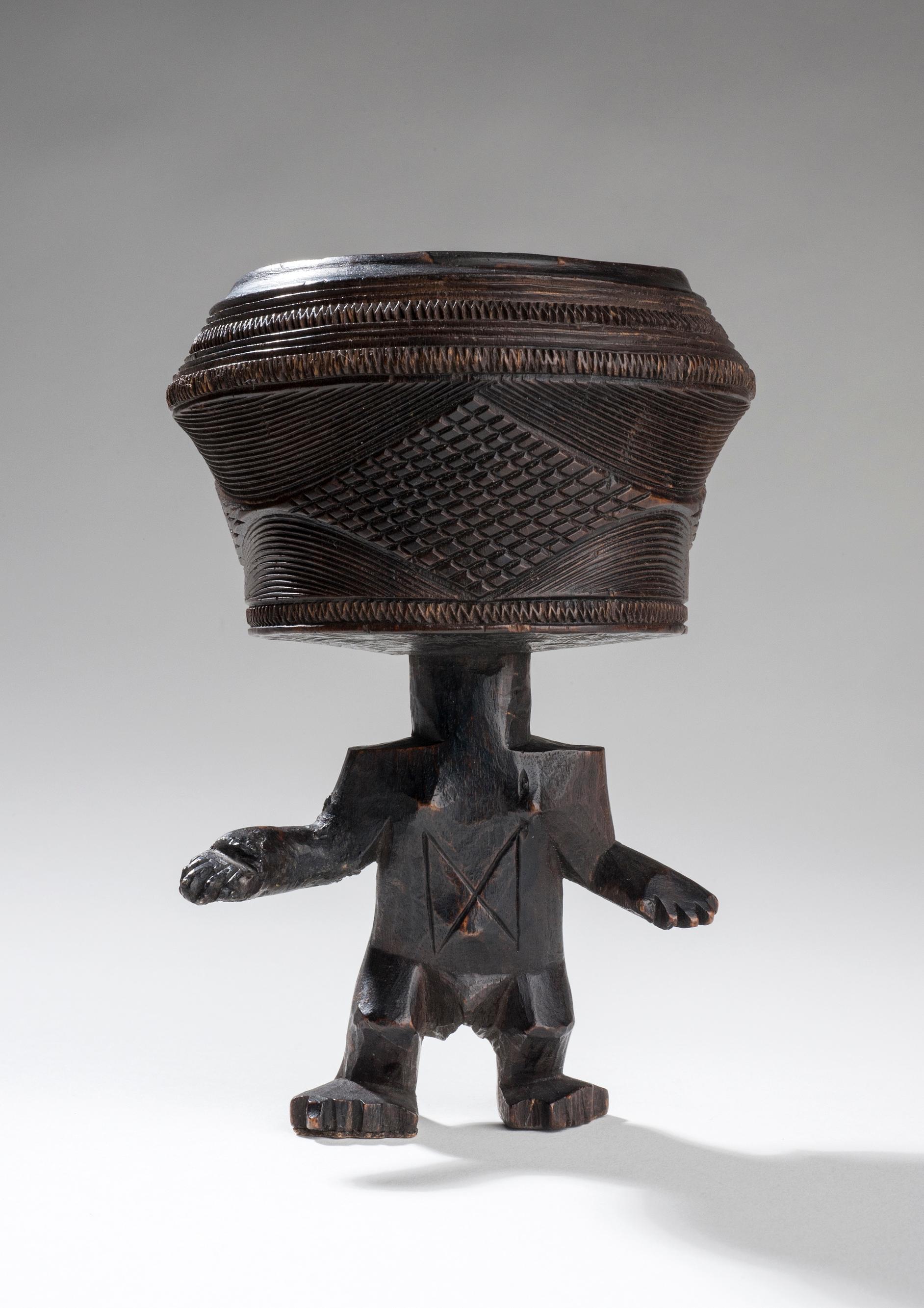 Antropomorfik mbuun kupası, Demokratik Kongo Cumhuriyeti (DRC), 19. yüzyıl sonu (ahşap, 12 cm x 9 cm x 8,4 cm).