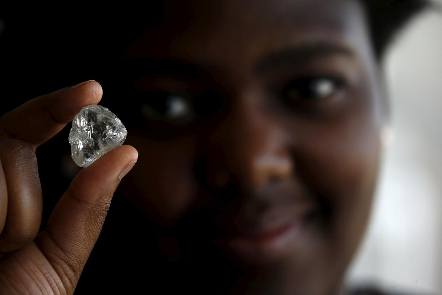 Le Botswana va-t-il vraiment racheter le producteur de diamants De Beers ?