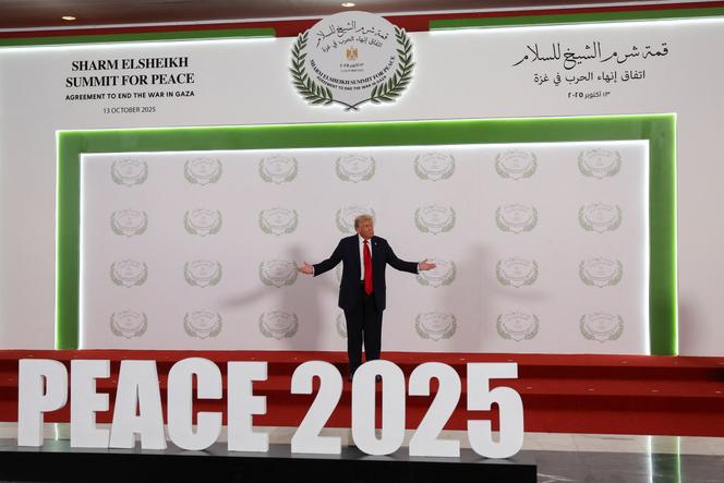 Donald Trump, lors du sommet des dirigeants mondiaux sur la fin de la guerre de Gaza, à Charm El-Cheikh, en Egypte, le 13 octobre 2025.