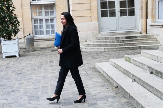 La ministre des outre-mer, Naïma Moutchou, au lendemain de sa nomination, à Matignon, le 13 octobre 2025. 