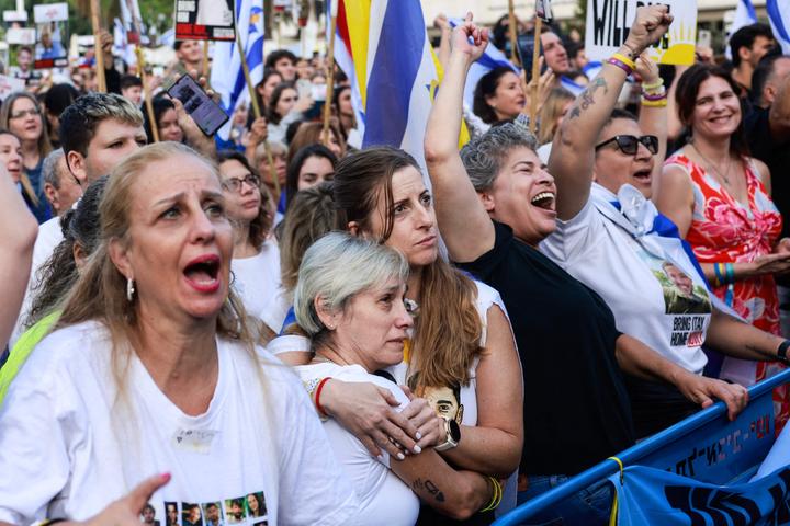 Célébration « place des Otages », à Tel-Aviv, le 13 octobre 2025. 