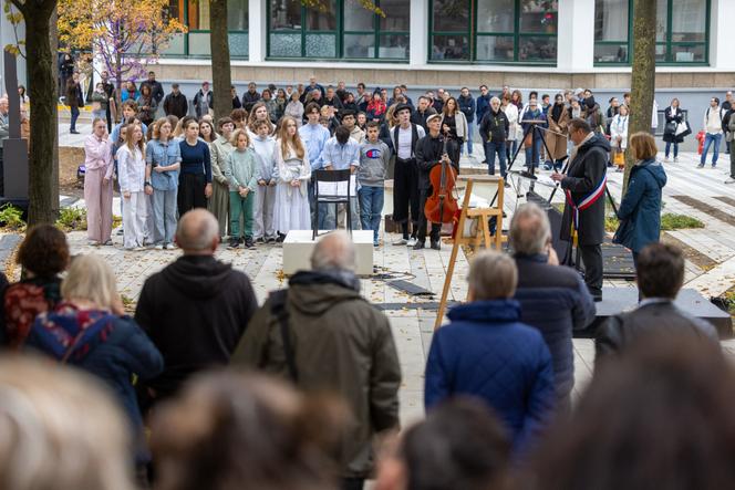 Inauguration du square en hommage à Dominique Bernard, à Arras, le 13 octobre 2025.
