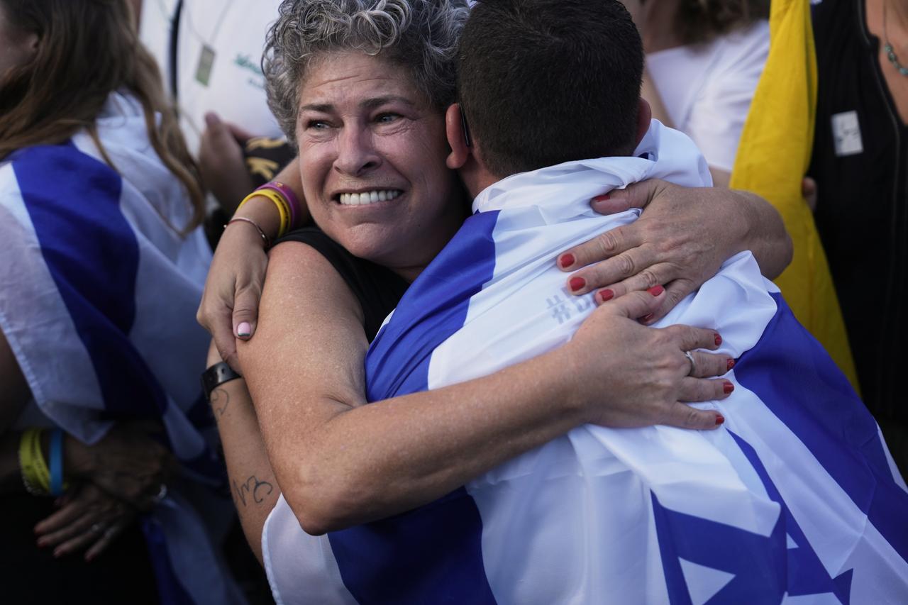 Célébration « place des Otages », à Tel-Aviv, le 13 octobre 2025. 