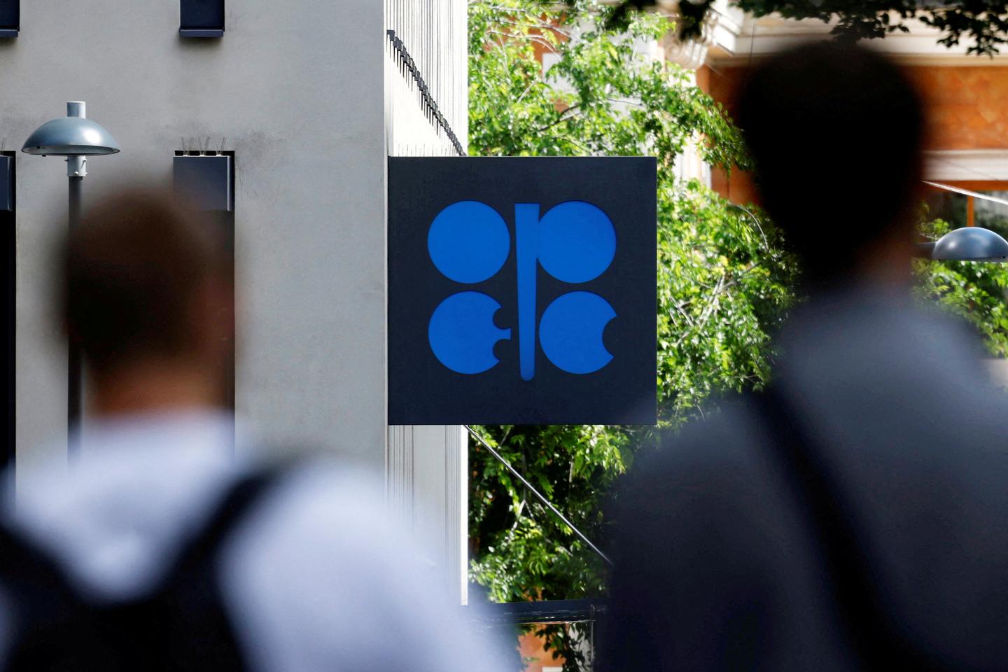 Face Ã  la chute des cours du pÃ©trole, les majors compriment leurs coÃ»ts, pas leurs...