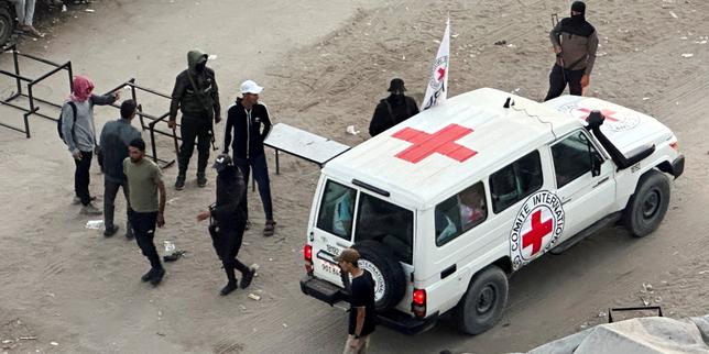 EN DIRECT, Gaza : Israël affirme que le Hamas a remis les sept premiers otages à la Croix-Rouge