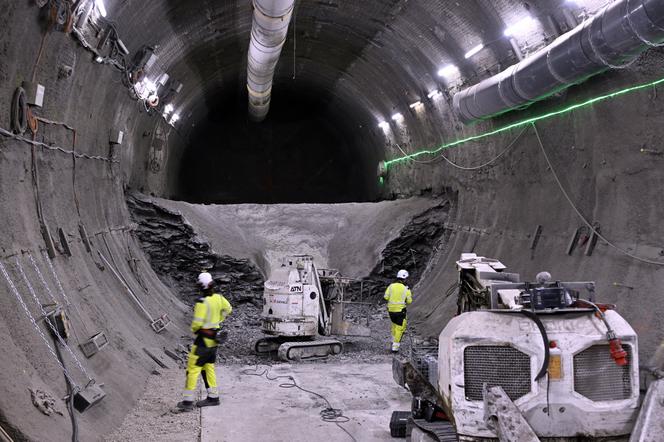 Creusement d'une galerie sur le chantier 4 du site de Cigéo, projet français de centre de stockage géologique profond pour les déchets radioactifs les plus dangereux, à Bure (Meuse) le 15 juillet 2025.