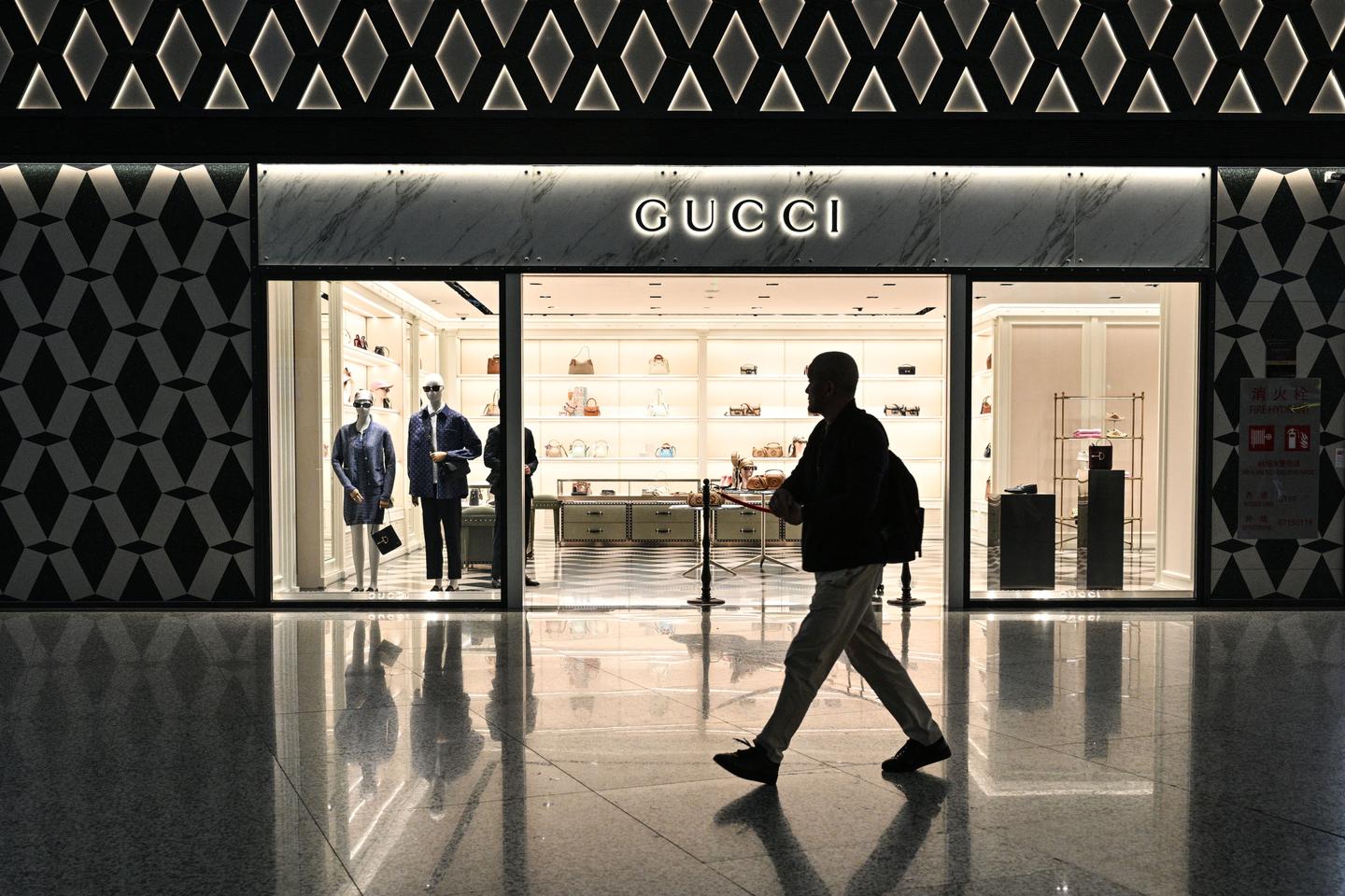 AprÃ¨s avoir fermÃ© cinquante-cinqÂ magasins depuis le dÃ©but de lâ€™annÃ©e, Kering...
