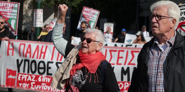Greek lawmakers approve introduction of 13-hour workday