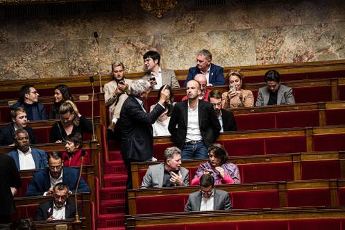 Manuel Bompard, 15 Ekim 2025'te Ulusal Meclis'te Milletvekili Eric Coquerel (La France Insoumise) ile konuşuyor.