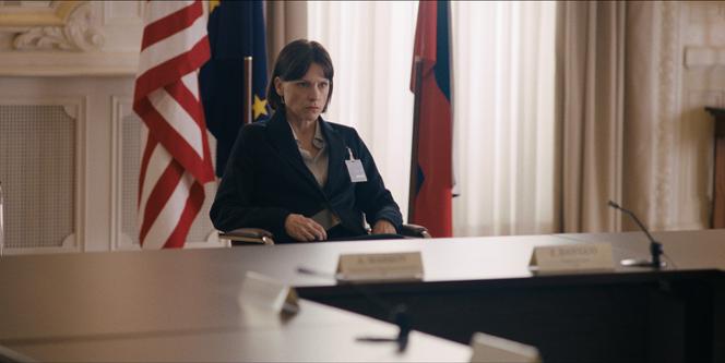Veerle Baetens (Alexandra Weiss), dans « The Deal » (2025), série créée par Jean-Stéphane Bron et Alice Winocour.