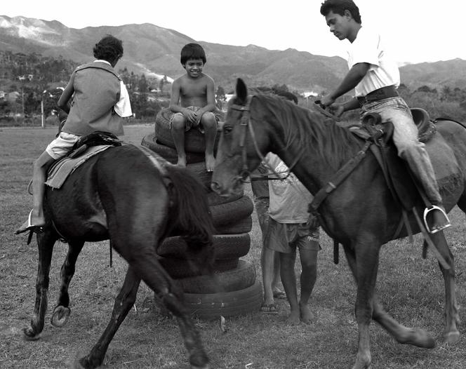 Lors d’un entraînement pour une kermesse, à Ouégoa (Nouvelle-Calédonie), en octobre 1997.