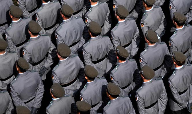 Des recrues de l’armée allemande (Bundeswehr) prêtent serment le 4 septembre 2025 devant le parlement régional de Rhénanie-du-Nord-Westphalie à Düsseldorf, dans l’ouest de l’Allemagne.