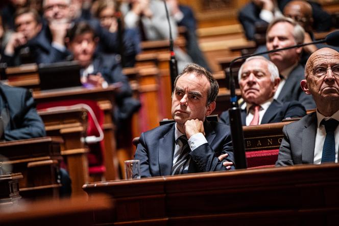 Le premier ministre, Sébastien Lecornu, et son directeur du cabinet, Philippe Gustin, lors de la déclaration de politique générale du chef du gouvernement, au Sénat, le 15 octobre 2025.