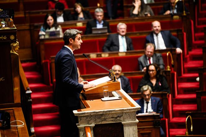 Le président du groupe Ensemble pour la République, Gabriel Attal, prend la parole à la tribune après la déclaration de politique générale du premier ministre, Sébastien Lecornu, à l’Assemblée nationale, à Paris, le 14 octobre 2025.