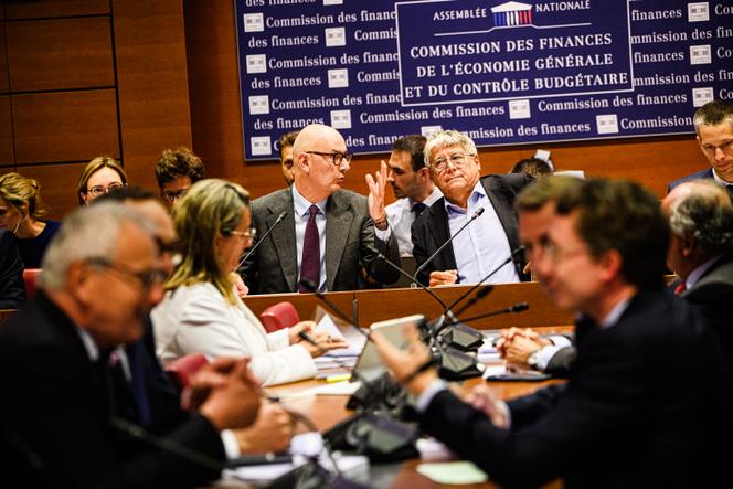 Roland Lescure, ministre de l’économie, des finances et de la souveraineté industrielle, énergétique et Eric Coquerel, président de la commission des finances, à Paris, le 14 octobre 2025.