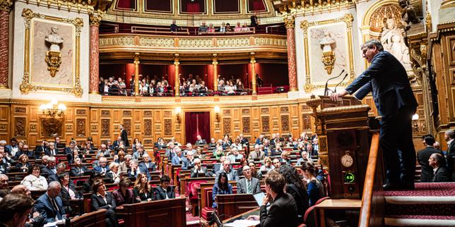 Situazione critica nei territori francesi d'oltremare: il Sénat chiede maggiore integrazione nella regione per contrastare la concorrenza di Cina e Stati Uniti