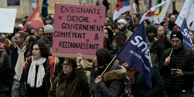 Budget : près de 4 000 postes d’enseignants supprimés dans le projet de loi, mais des postes de stagiaires créés