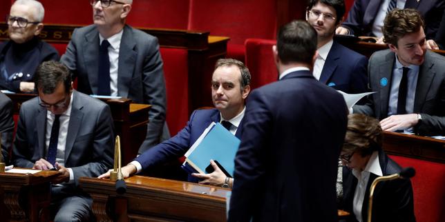 EN DIRECT : la motion de censure déposée par LFI rejetée par les députés à 18 voix près