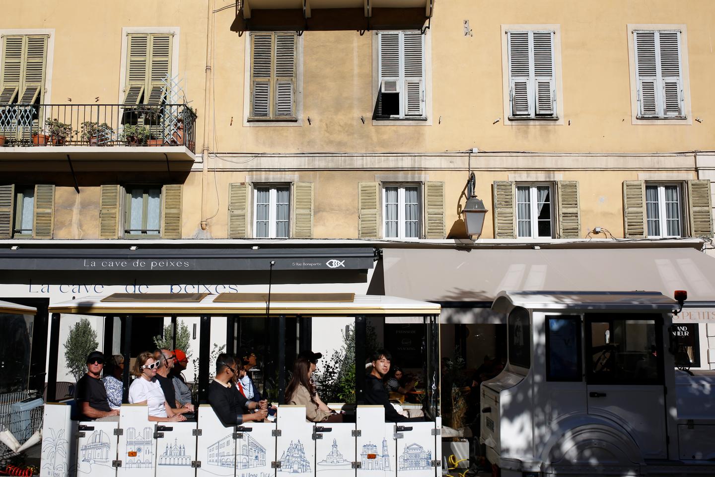 Le modÃ¨le de tourisme dâ€™Airbnb a mÃ©tamorphosÃ© certaines villes en France, comme...