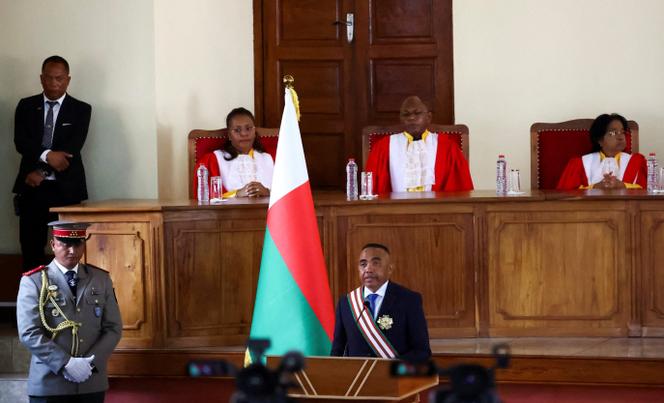 Le nouveau dirigeant de Madagascar, le colonel Michaël Randrianirina, après avoir prêté serment comme président, à la Haute Cour constitutionnelle d’Antananarivo, le 17 octobre 2025.