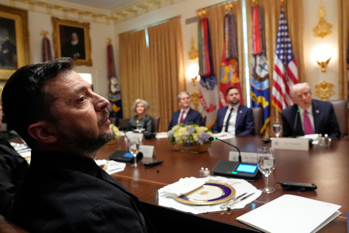 Donald Trump presse l’Ukraine et la Russie de conclure la guerre, affichant à nouveau sa confiance en Vladimir Poutine