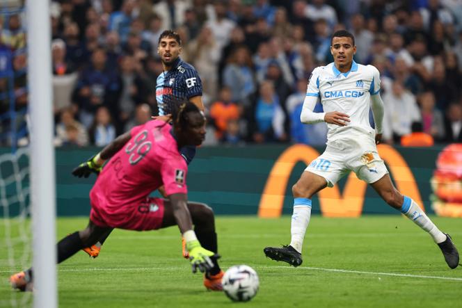 Le Marseillais Mason Greenwood (maillot blanc), auteur de quatre buts contre Le Havre, au Stade Vélodrome de Marseille, le 18 octobre 2025.