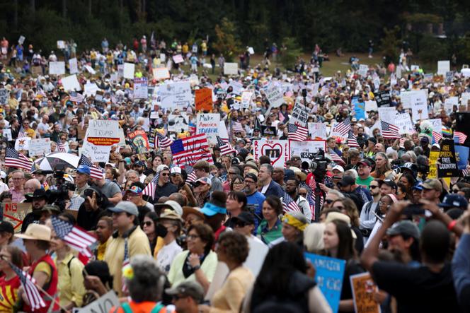 Une manifestation « No Kings » contre les politiques du président américain Donald Trump, à Atlanta (Géorgie), le 18 octobre 2025