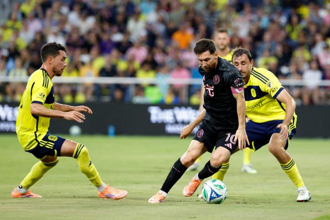 Lionel Messi (au centre), lors du match de l’Inter Miami contre le Nashville SC, à Miami (Floride), le 18 octobre 2025