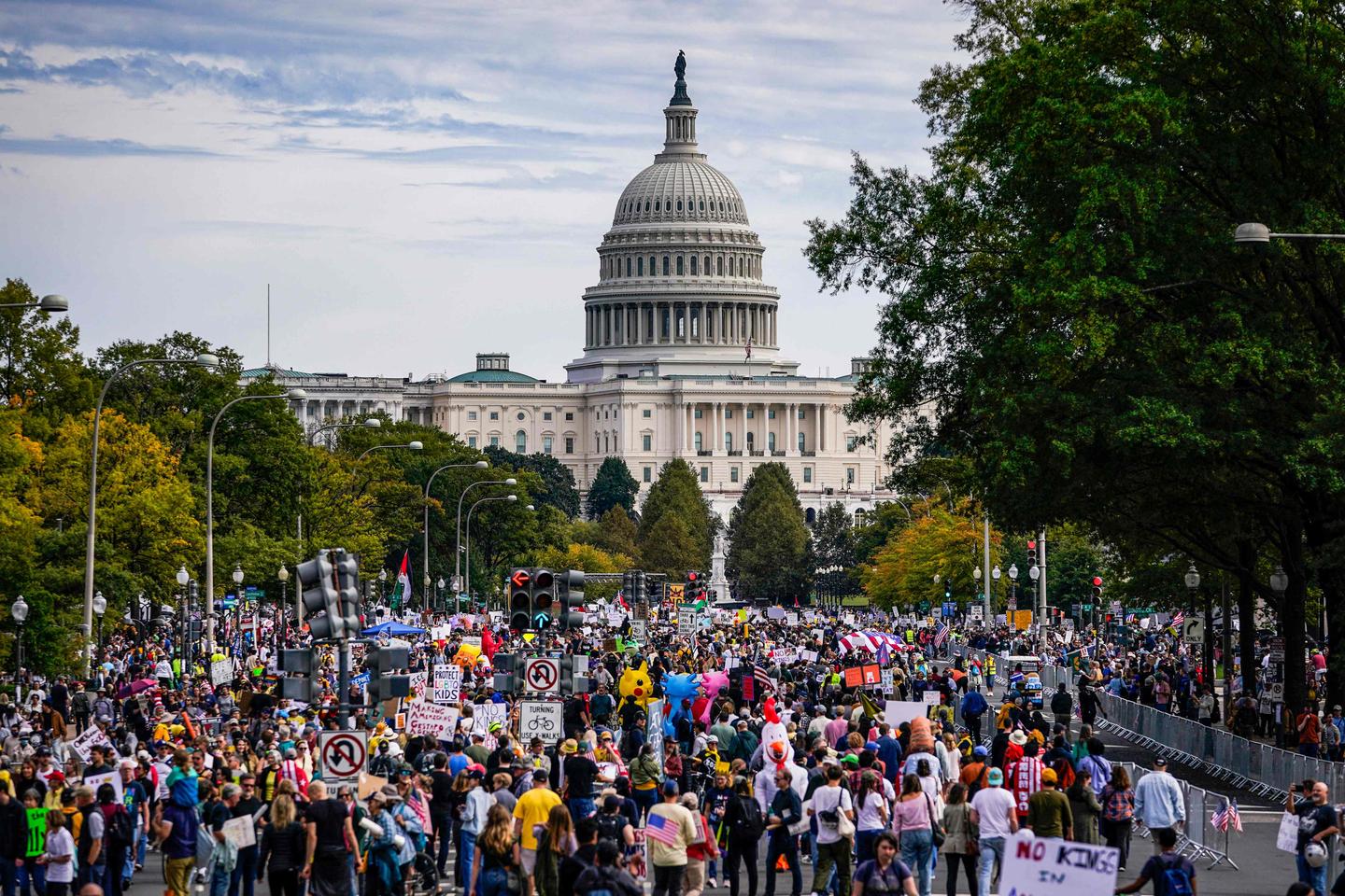 Â«Â Manifester deux fois par an ne permet pas de rattraper Donald Trump, qui poursuit son...