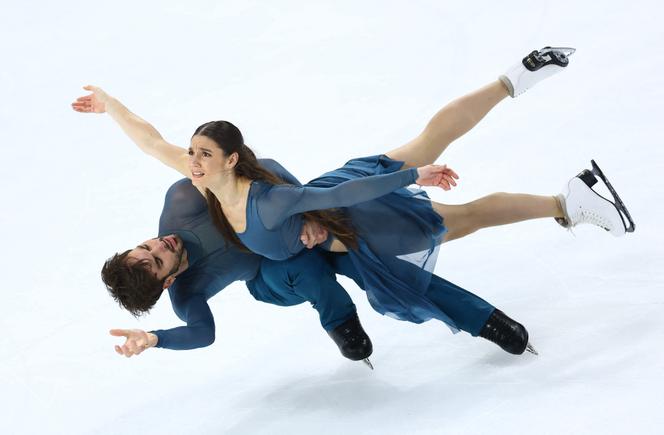 Guillaume Cizeron et Laurence Fournier Beaudry pendant l’épreuve de danse libre du Grand Prix de France, à Angers, le 19 octobre 2025.
