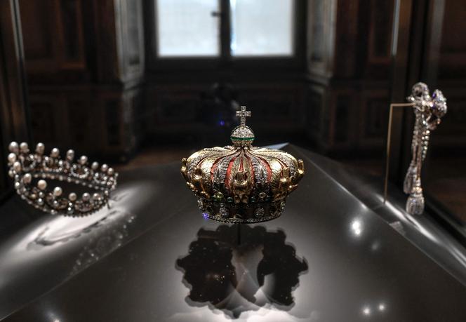 This picture shows the crown of the Empress of the French Eugénie de Montijo displayed at Apollon's Gallery on January 14, 2020, at the Louvre museum in Paris after the reopening of the Gallery following 10 months of renovations.