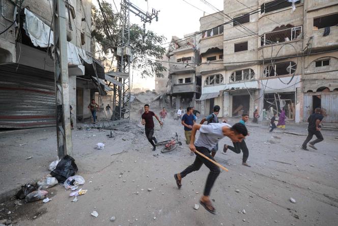 Après un bombardement sur un camp de réfugiés dans la bande de Gaza, dimanche 19 octobre 2025.