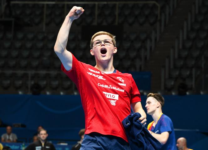 Alexis Lebrun célèbre sa victoire contre Eduard Ionescu, à Zadar (Croatie), le 19 octobre 2025.