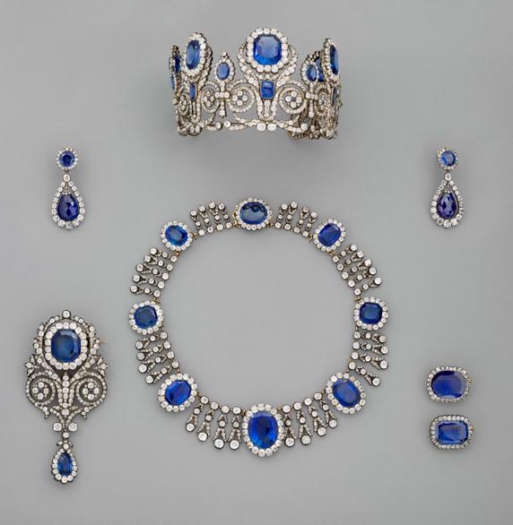 The necklace from the sapphire parure of Queen Marie-Amélie and Queen Hortense.
