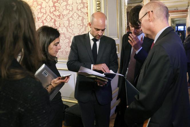 Jean-Noël Barrot, ministre de l’Europe et des affaires étrangères, à l’issue d’une réunion ministérielle sur la mise en œuvre du plan de paix pour le Moyen-Orient, au Quai d’Orsay, à Paris, le 9 octobre 2025.