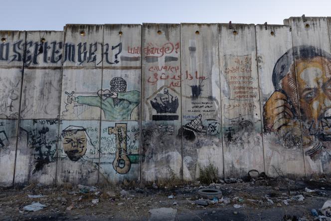 Un graffiti à l’effigie de Marwan Barghouti, au check-point de Kalandia, en Cisjordanie, le 18&nbsp;octobre&nbsp;2025. 